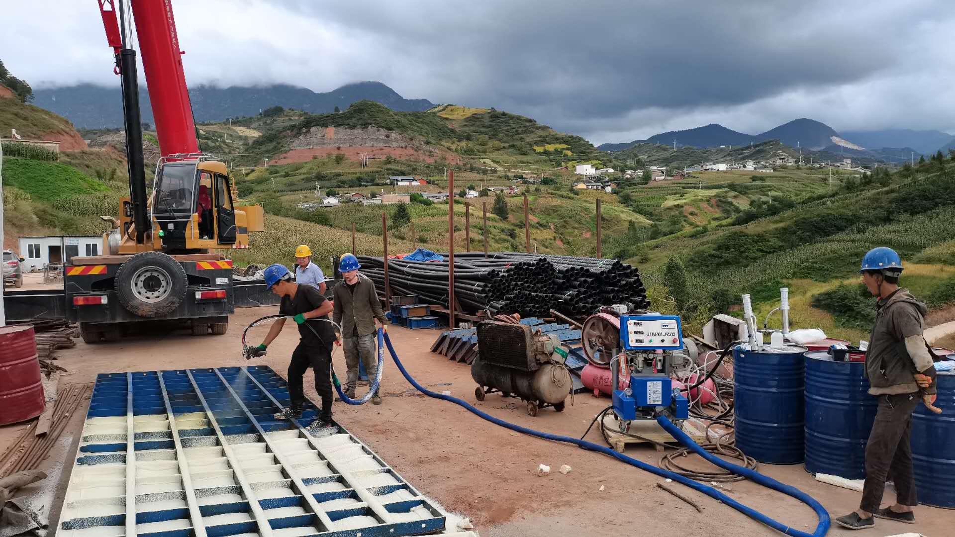 京華邦威發泡保溫現場施工