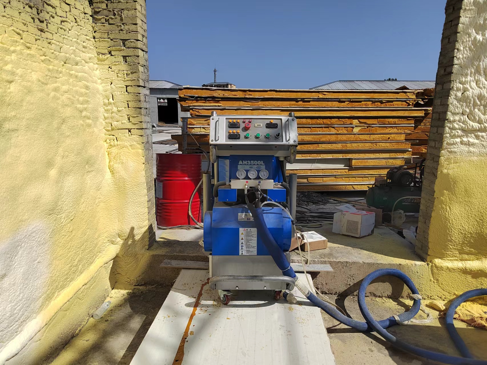 JHBW-AH3500L聚氨酯噴涂現(xiàn)場